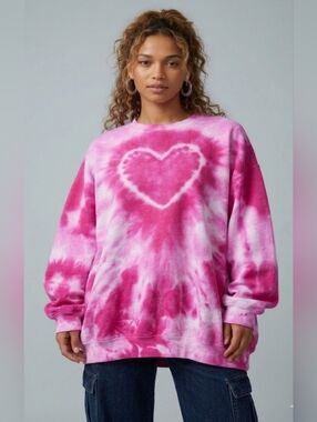 386. NWT - URBAN RENEWAL Remade Pink Tie-Dye Heart Oversized Sweatshirt